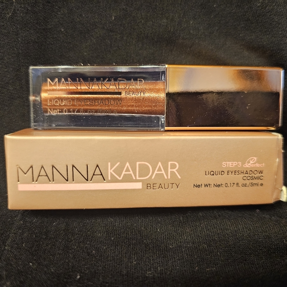 Manna Kadar Liquid Eyeshadow Cosmic
